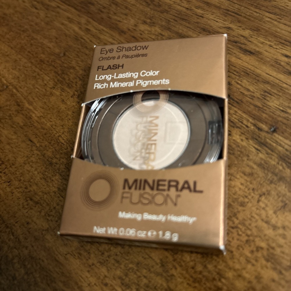 Mineral Fusion Long-Lasting Color Eye Shadow Shade Flash 1.8g NIB